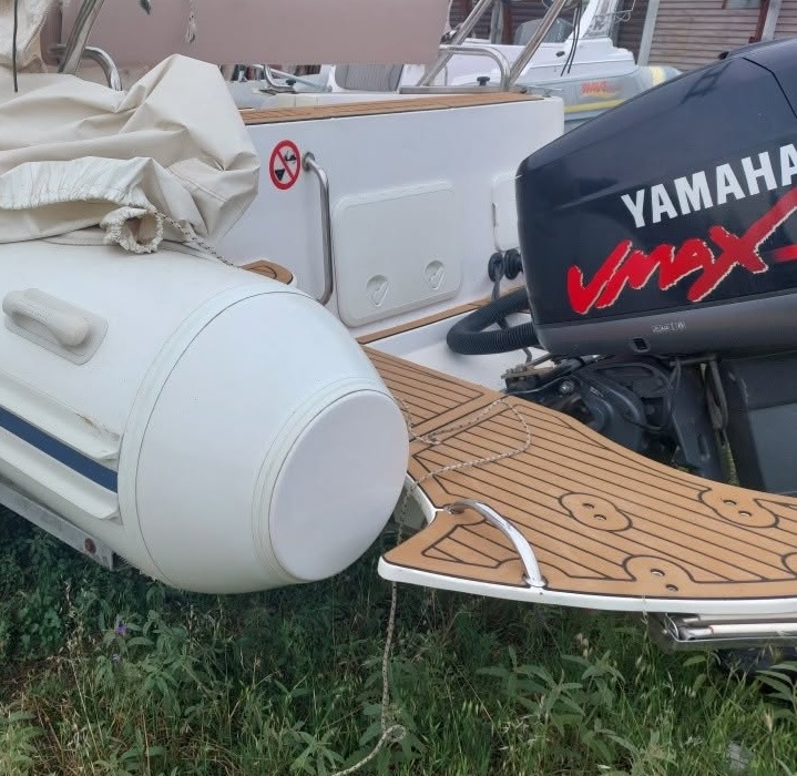 Συνθετικό πάτωμα EVA foam τύπου teak σε κατάστρωμα σκάφους